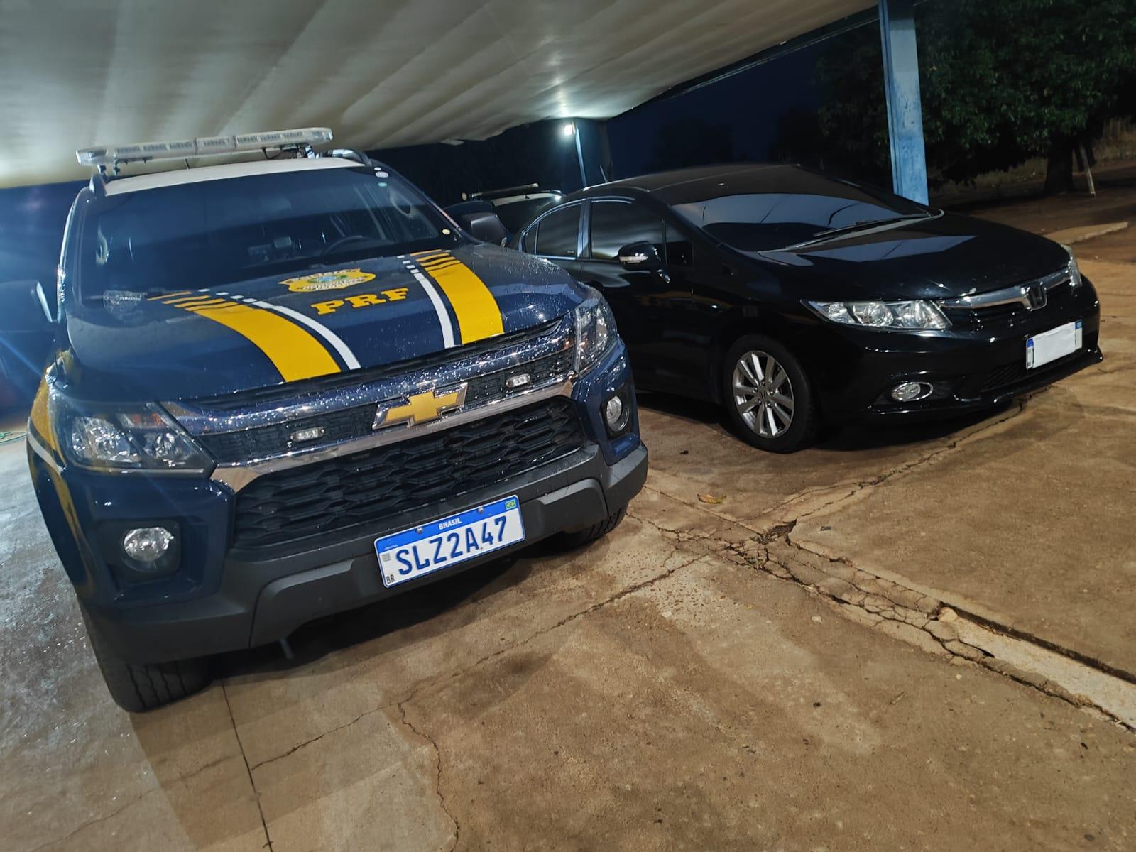 PRF recupera carro roubado na BR-262 entre Três Lagoas e Água Clara — mulher disse que recebeu o veículo como pagamento de dívida