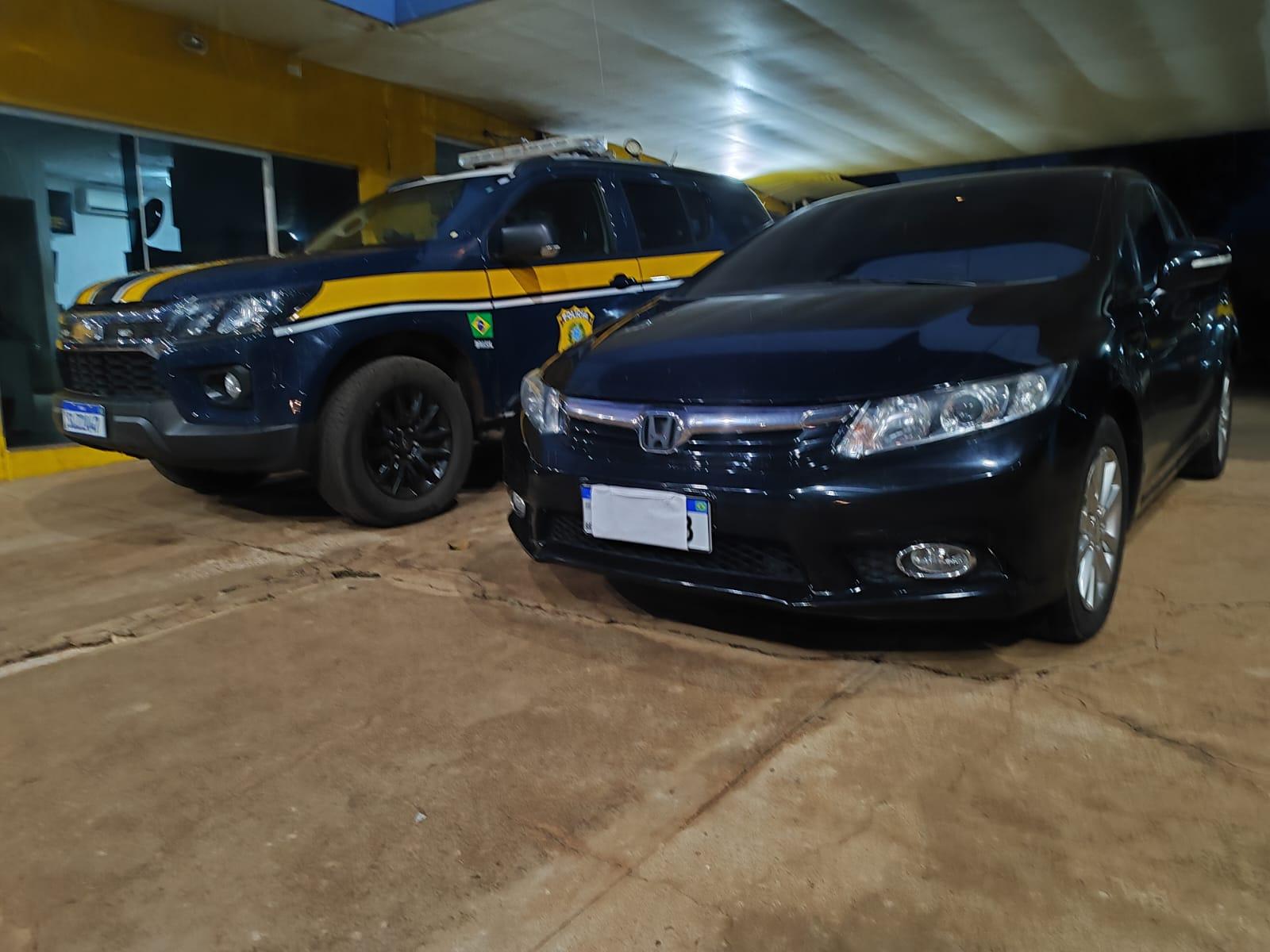 PRF recupera carro roubado na BR-262 entre Três Lagoas e Água Clara — mulher disse que recebeu o veículo como pagamento de dívida