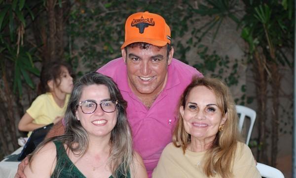 Cerimonialista Ângela Rondon celebra aniversário em grande estilo ao lado de familiares e amigos em Três Lagoas