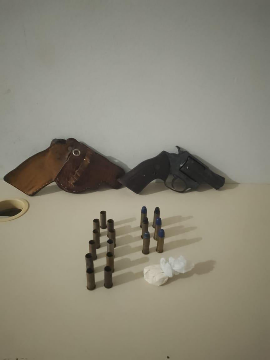 Mulher rompe o silêncio e marido é preso em Três Lagoas com arma e droga na Rua Yamaguti Kankit