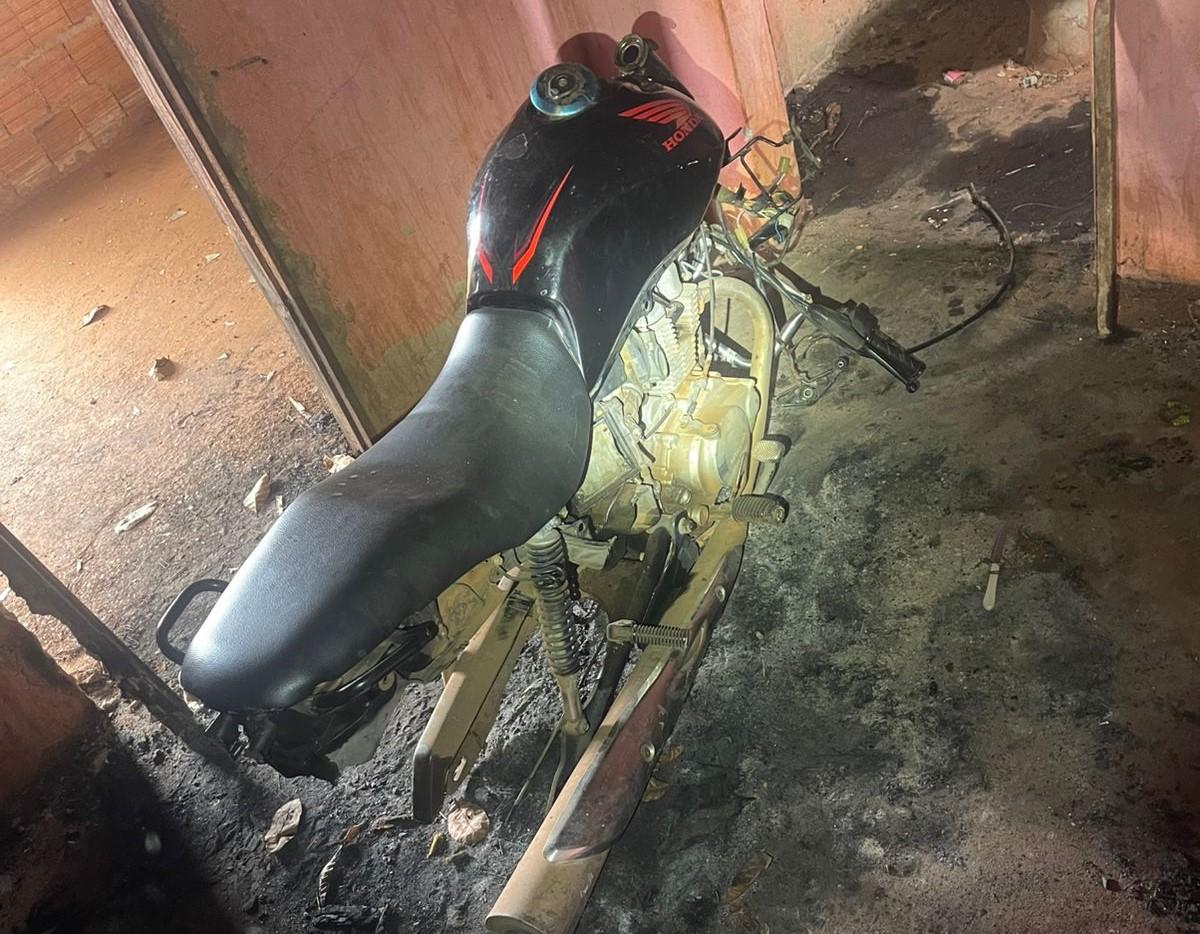 Equipe do Sargento Mancine da PM localiza moto que foi furtada no bairro Santos Dumont em Três Lagoas 