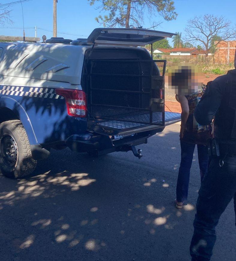 Mulher conhecida pela PM por vários antecedentes criminais e procurada pela Justiça é e presa em Três Lagoas 