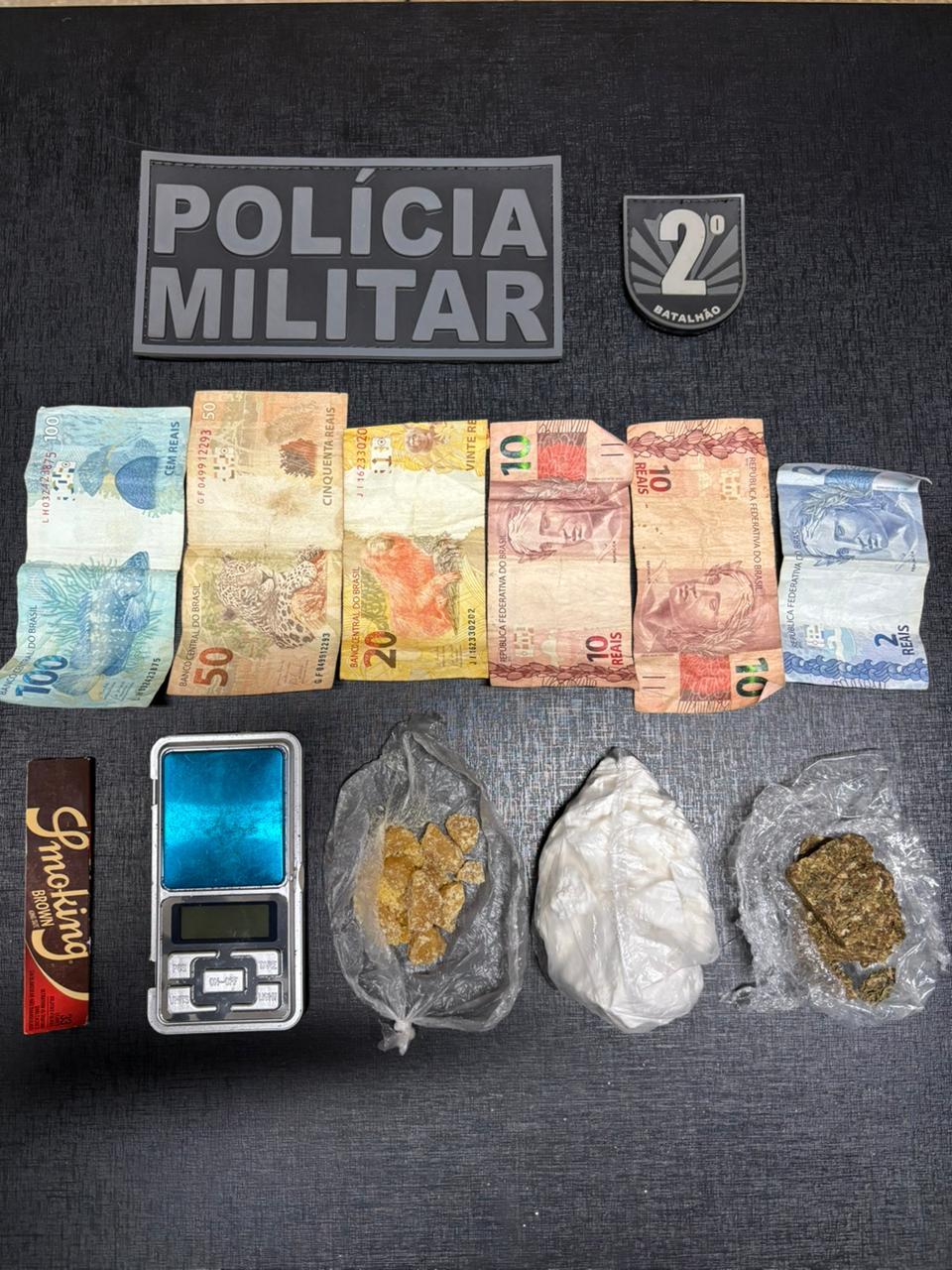 Ação certeira da PM resulta na apreensão de drogas e adolescente envolvido no tráfico