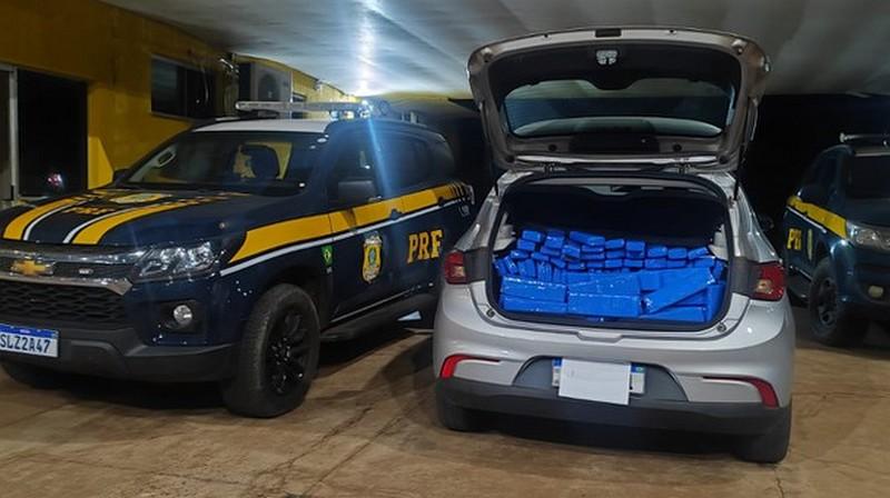 Após perseguição, PRF apreende mais de 300 quilos de maconha em veículo furtado Após perseguição, PRF apreende mais de 300 quilos de maconha em veículo furtado