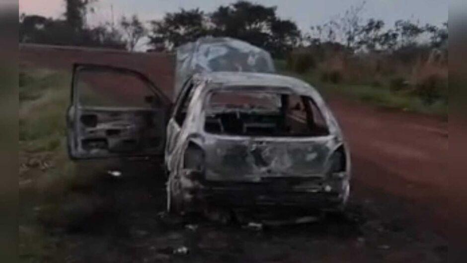 Carro pega fogo e uma pessoa morre carbonizada em Rio Brilhante 