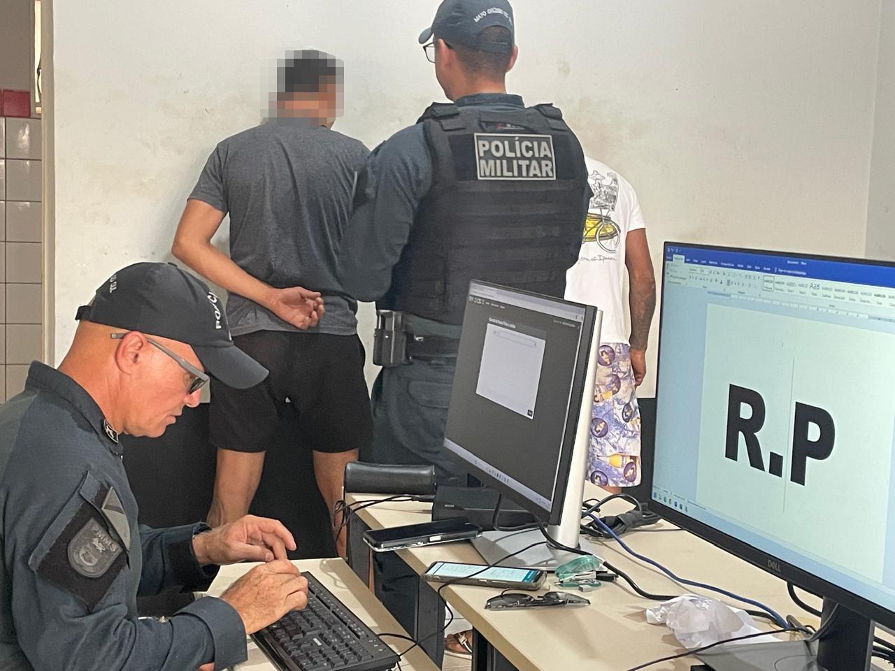 Equipe do sargento J. Corrêa prende dupla suspeita por tráfico de drogas no bairro Vila Piloto em Três Lagoas