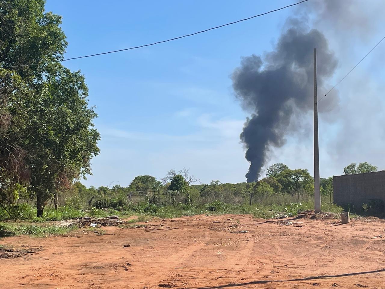 Fumaça preta chama a atenção de moradores de Três Lagoas; incêndio ocorreu em uma empresa de recicláveis  Fumaça preta chama a atenção de moradores de Três Lagoas; incêndio ocorreu em uma empresa de recicláveis