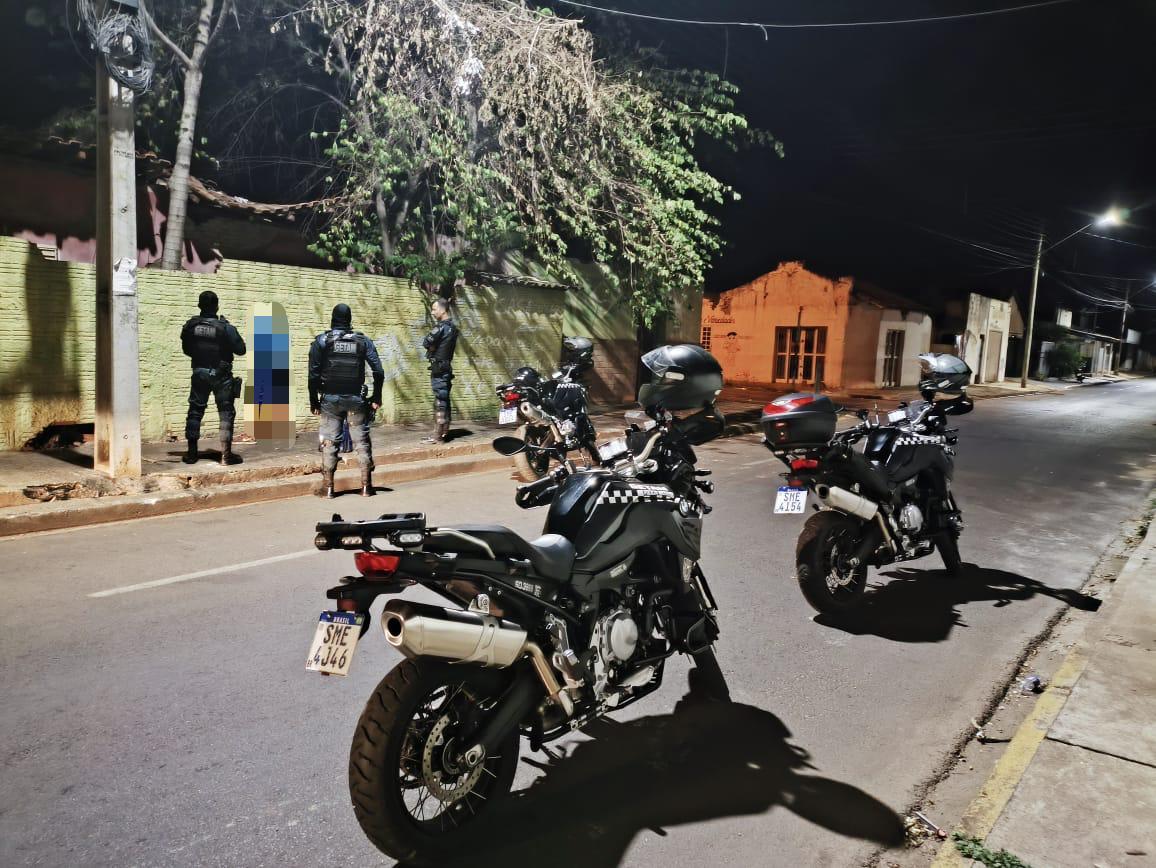 Homem com mais de 70 passagens é preso em Três Lagoas; cortou tornozeleira com faca e parece “brincar” com a Justiça Homem com mais de 70 passagens é preso em Três Lagoas; cortou tornozeleira com faca e parece “brincar” com a Justiça