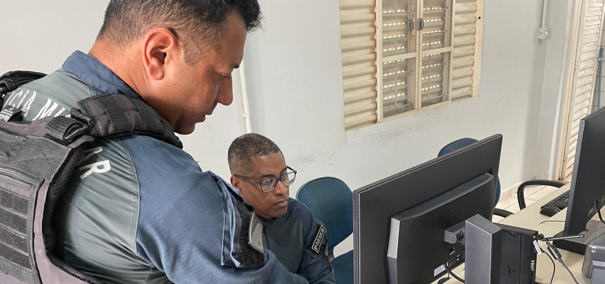 Homem que bateu na esposa e jogou sua cabeça contra vidro de carro também foi preso por suposto tráfico de drogas em Três Lagoas  Homem que bateu na esposa e jogou sua cabeça contra vidro de carro também foi preso por suposto tráfico de drogas em Três Lagoas