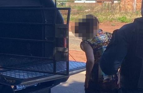 Mulher conhecida pela PM por vários antecedentes criminais e procurada pela Justiça é presa em Três Lagoas Mulher conhecida pela PM por vários antecedentes criminais e procurada pela Justiça é presa em Três Lagoas