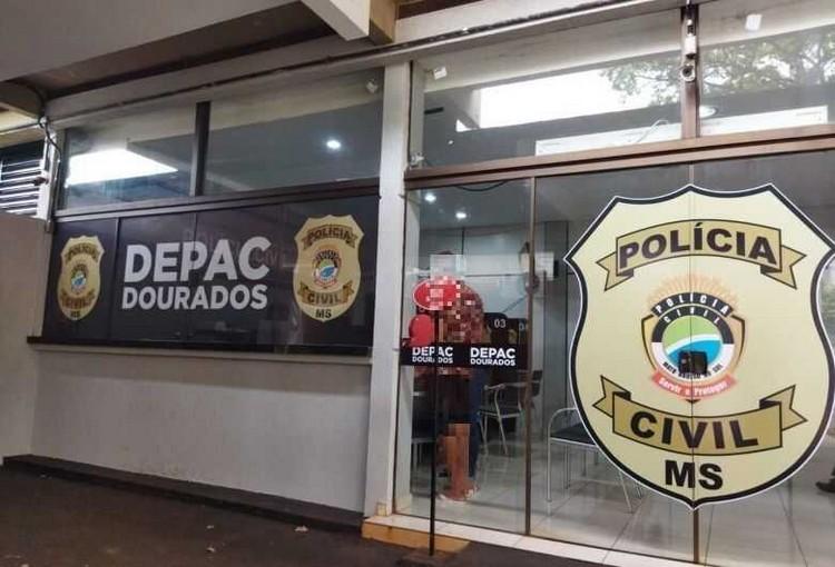 Mulher leva latinha na cabeça e acaba arrastada pelos cabelos em clube de Dourados 