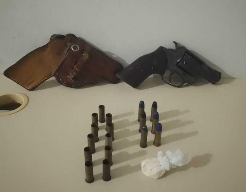 Mulher rompe o silêncio e marido é preso em Três Lagoas com arma e droga na Rua Yamaguti Kankit