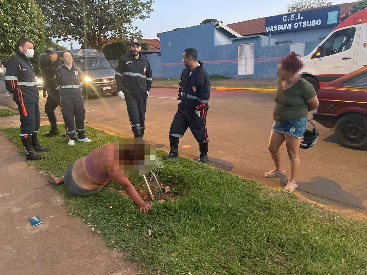 Mulher surta, agride a mãe e quebra objetos dentro de casa no bairro Vila Haro, em Três Lagoas Mulher surta, agride a mãe e quebra objetos dentro de casa no bairro Vila Haro, em Três Lagoas