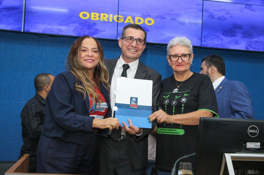 Prefeitura de TL terá expediente de 12 horas diárias com escala flexível de 6 horas para servidores a partir de janeiro Prefeitura de TL terá expediente de 12 horas diárias com escala flexível de 6 horas para servidores a partir de janeiro