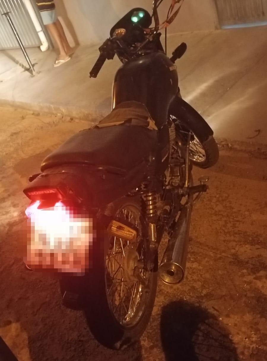Sargento J. Corrêa “dá o bote” e não perdoa: menor de 16 anos é flagrado pilotando moto irregular no bairro Guanabara Sargento J. Corrêa “dá o bote” e não perdoa: menor de 16 anos é flagrado pilotando moto irregular no bairro Guanabara