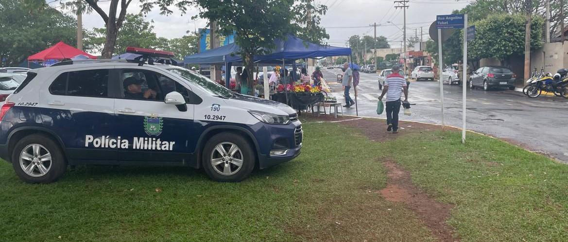 Polícia Militar e Departamento de Trânsito garantem segurança no Cemitério Santo Antônio durante o Dia de Finados em Três Lagoas Polícia Militar e Departamento de Trânsito garantem segurança no Cemitério Santo Antônio durante o Dia de Finados em Três Lagoas