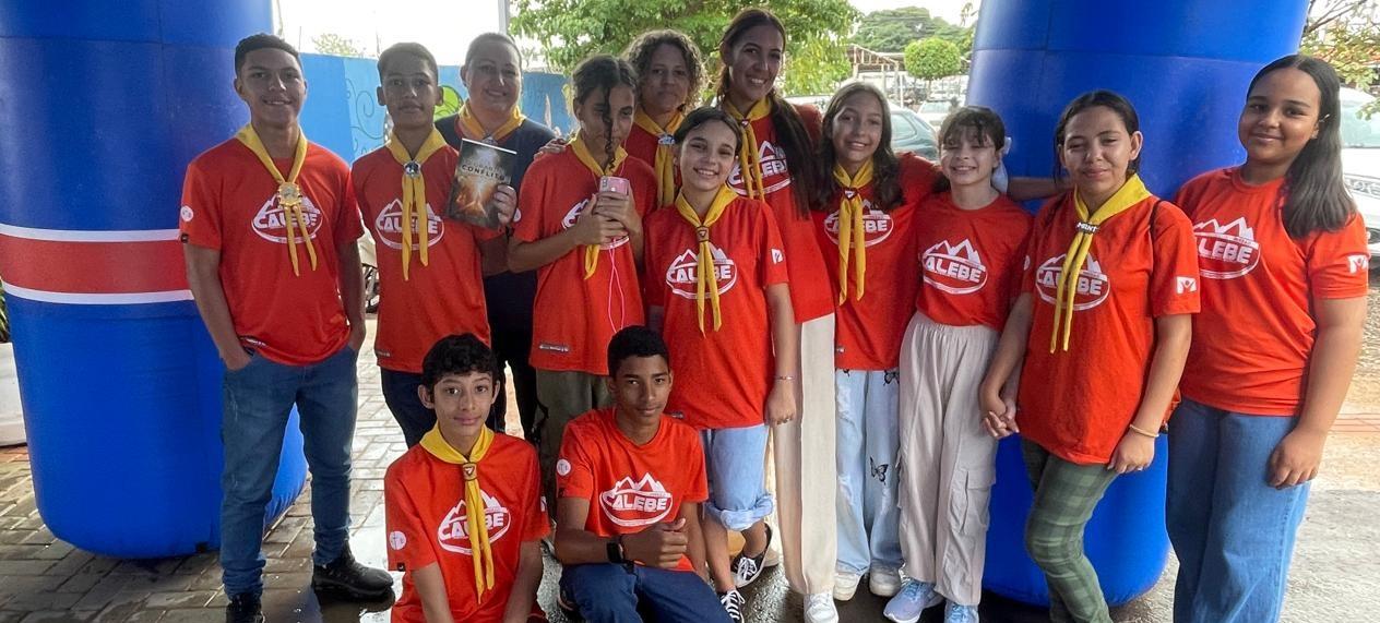 Trabalho social do Grupo “Missão Calebe” leva mensagens de Deus e distribui livros na entrada do cemitério municipal neste dia de Finados Trabalho social do Grupo “Missão Calebe” leva mensagens de Deus e distribui livros na entrada do cemitério municipal neste dia de Finados