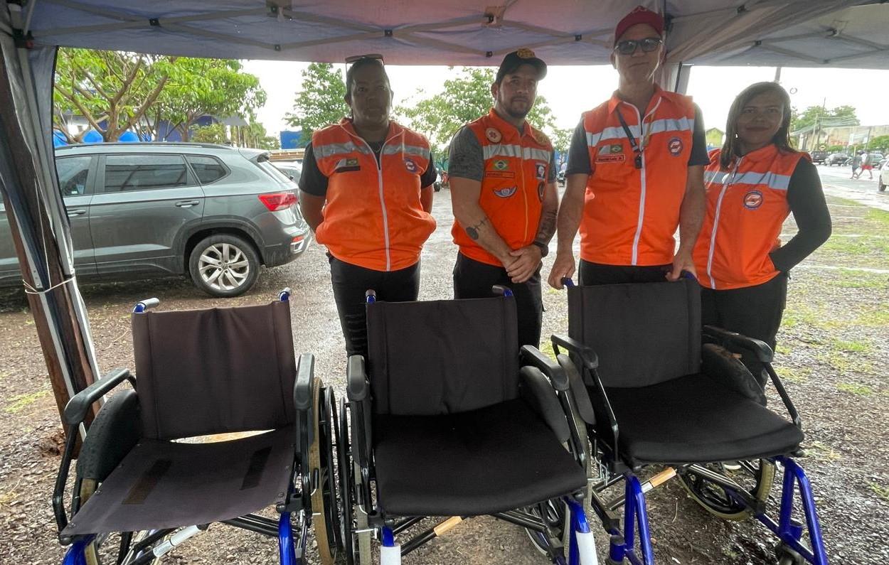 Gesto de amor: Defesa Civil de Três Lagoas disponibiliza cadeiras de rodas para pessoas com dificuldade de locomoção no Cemitério Santo Antônio Gesto de amor: Defesa Civil de Três Lagoas disponibiliza cadeiras de rodas para pessoas com dificuldade de locomoção no Cemitério Santo Antônio