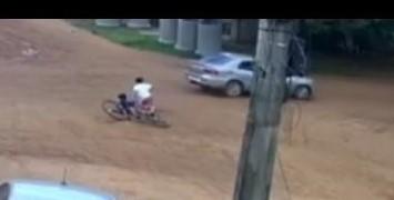 Mãe clama por justiça: Filho e neto são atropelados e motorista vai embora sem prestar socorro em Três Lagoas Mãe clama por justiça: Filho e neto são atropelados e motorista vai embora sem prestar socorro em Três Lagoas