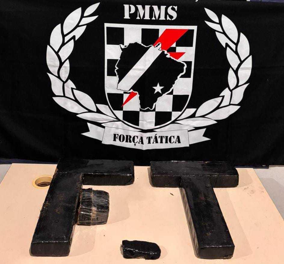 Homem em Celta tenta atropelar policiais e tiro é feito no pneu; em seu carro foram localizadas drogas Homem em Celta tenta atropelar policiais e tiro é feito no pneu; em seu carro foram localizadas drogas