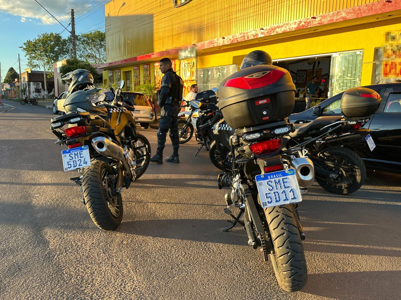 Caça ao motorista que feriu crianças em acidente leva polícia a supermercado, mas “suspeito” era só usuário assustado Caça ao motorista que feriu crianças em acidente leva polícia a supermercado, mas “suspeito” era só usuário assustado