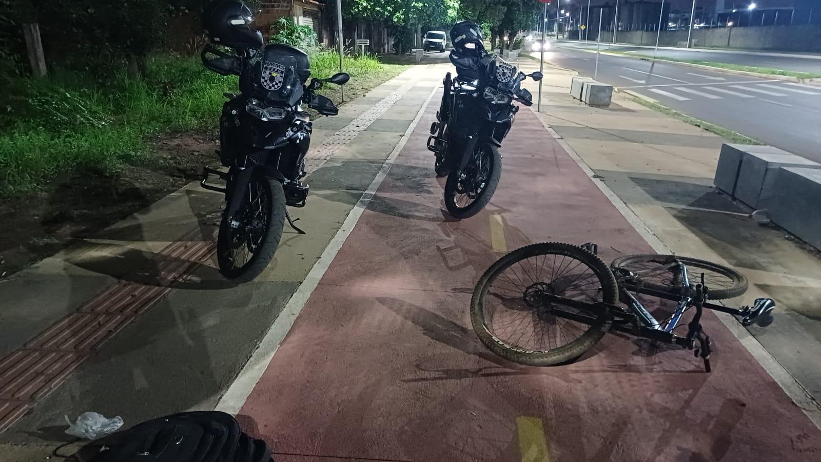 Funcionário de empresa de coleta de lixo é preso em flagrante por tráfico quando iria entregar drogas Funcionário de empresa de coleta de lixo é preso em flagrante por tráfico quando iria entregar drogas