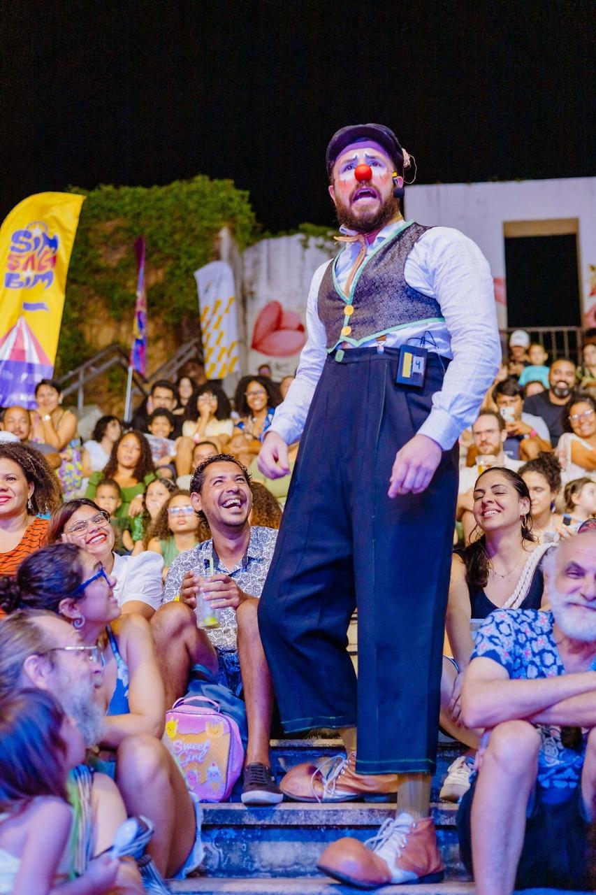 Espetáculo “Truques e Trambiques” encerra temporada 2025 do programa Diversão em Cena em Três Lagoas