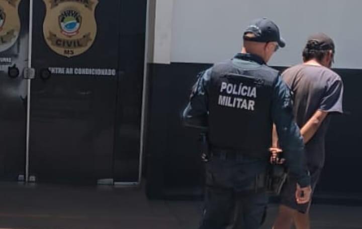 Antiga “chácara da Vandréia” vira ponto de usuários; foragido é encontrado no local queimando fios 