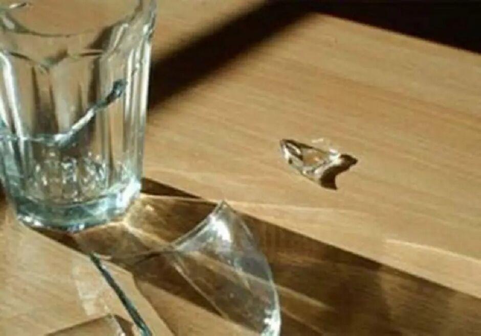 Briga entre ex-companheiros termina com vidro quebrado e golpe de vassoura em Rio Brilhante  