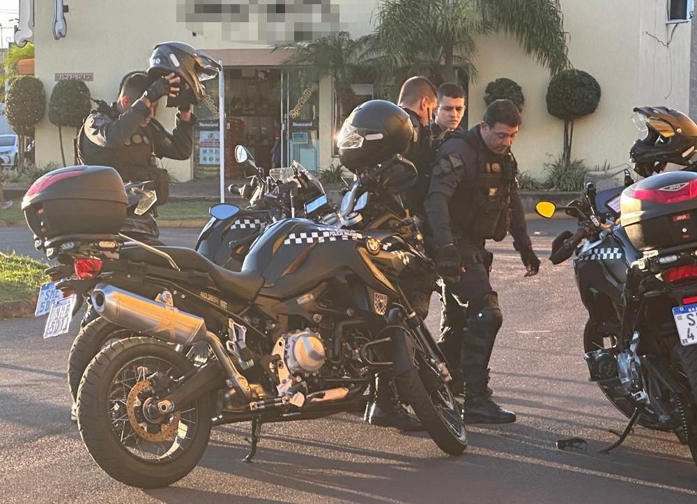 Caça ao motorista que feriu crianças em acidente leva polícia a supermercado, mas “suspeito” era só usuário assustado