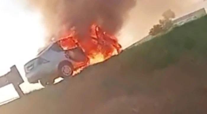 Carro pega fogo e fica destruído na BR-163 em São Gabriel do Oeste  