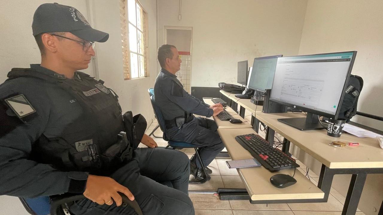 Dona de casa de shows é baleada durante assalto em Três Lagoas; bandidos encapuzados em moto fogem levando dinheiro 