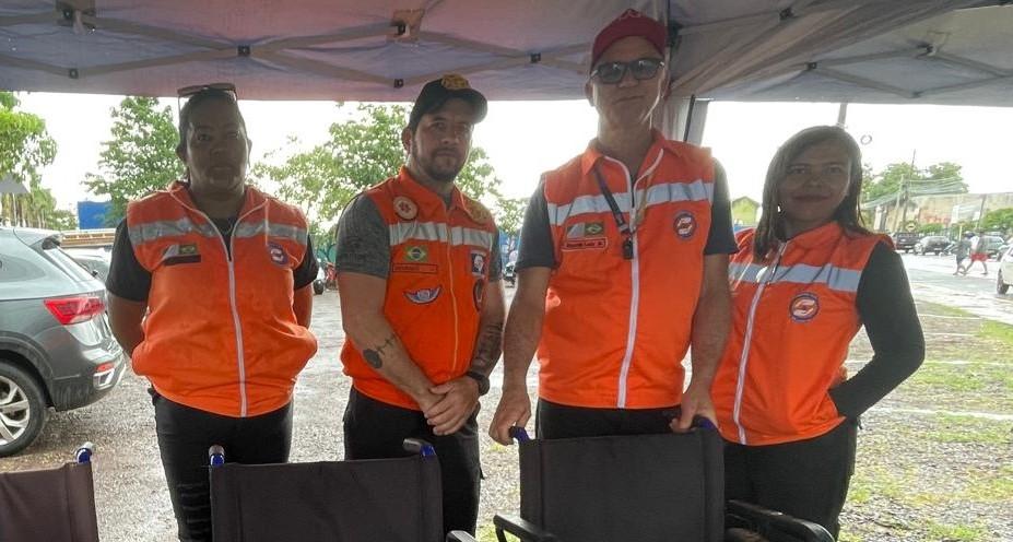 Gesto de amor: Defesa Civil de Três Lagoas disponibiliza cadeiras de rodas para pessoas com dificuldade de locomoção no Cemitério Santo Antônio