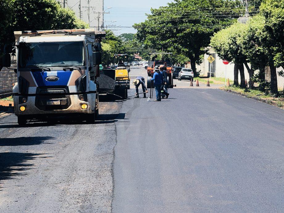 Prefeitura realiza recapeamento em trecho da Rua Elmano Soares
