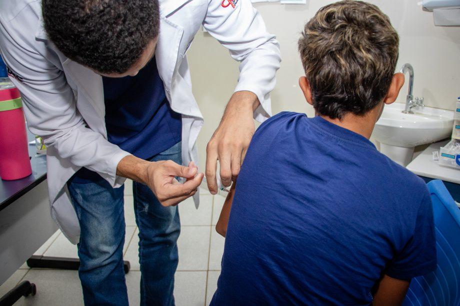 Três Lagoas aplica mais de 5 mil doses de vacinas durante Campanha de Multivacinação