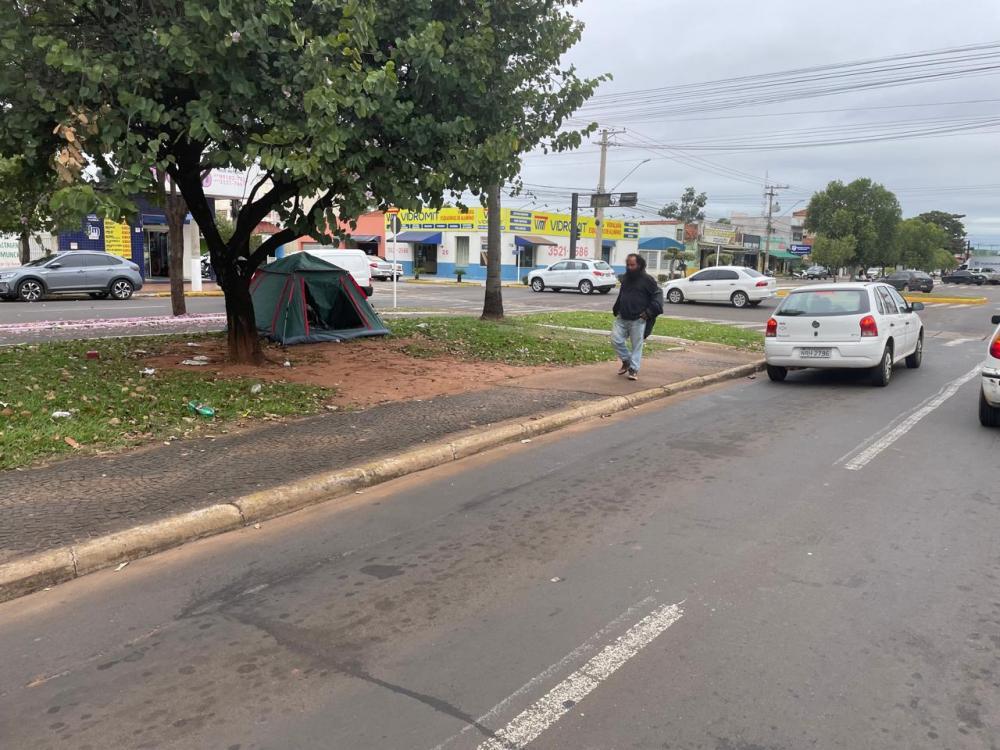 Após anos nas ruas, “Cheiroso” é internado em Três Lagoas; ação recebe críticas, mas tem apoio da população Após anos nas ruas, “Cheiroso” é internado em Três Lagoas; ação recebe críticas, mas tem apoio da população