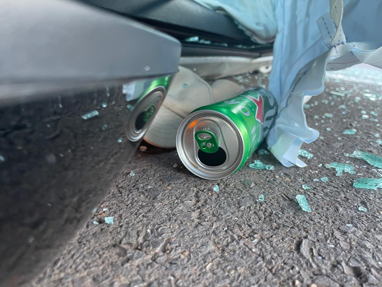 Latas de Heineken são encontradas dentro de carro que bateu em veículo parado no Jardim Alvorada em Três Lagoas