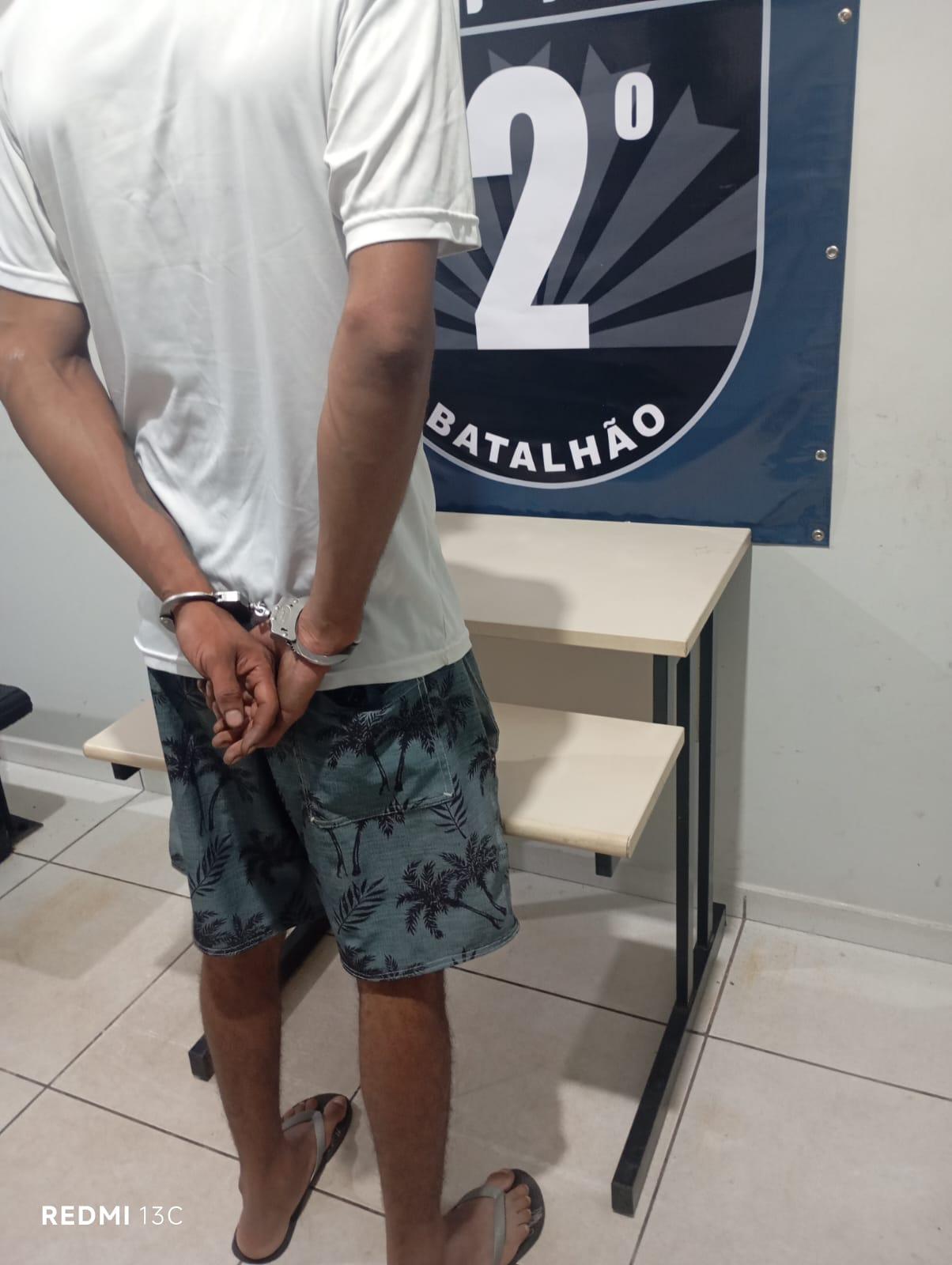 Em menos de 24 horas, PM não dá trégua e prende três foragidos da Justiça em Três Lagoas; desta vez, captura ocorreu no Jardim das Orquídeas Em menos de 24 horas, PM não dá trégua e prende três foragidos da Justiça em Três Lagoas; desta vez, captura ocorreu no Jardim das Orquídeas