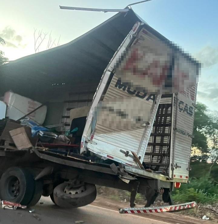 Acidente entre caminhões na BR-158, na região da “Toca da Raposa” deixa trânsito lento em rodovia neste sábado