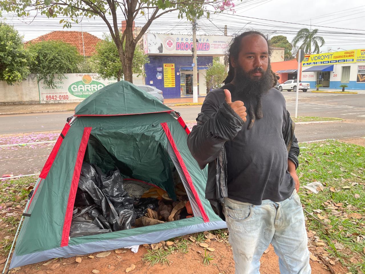 Após anos nas ruas, “Cheiroso” é internado em Três Lagoas; ação recebe críticas, mas tem apoio da população