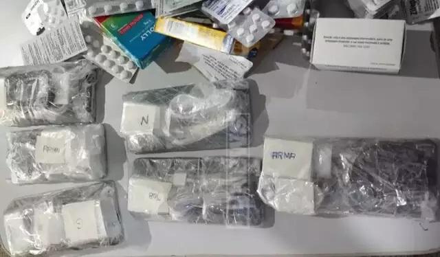 Farmacêutico é preso tentando entrar com seis celulares no presídio de Três Lagoas; aparelhos estavam escondidos em fundo falso