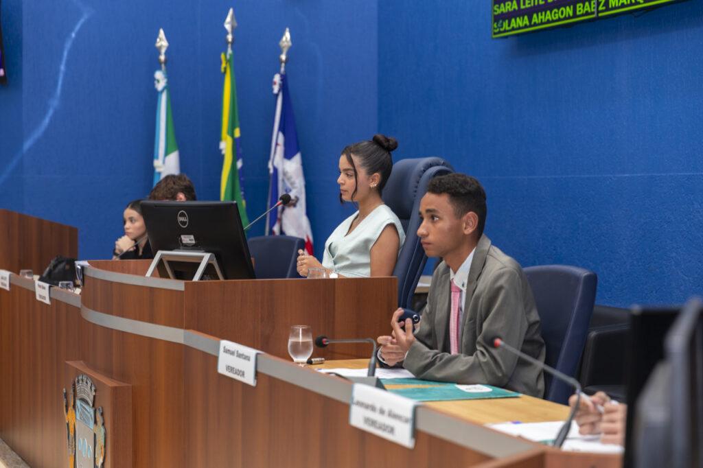 Jovens vereadores fazem aprovação simbólica de mais sete projetos de lei