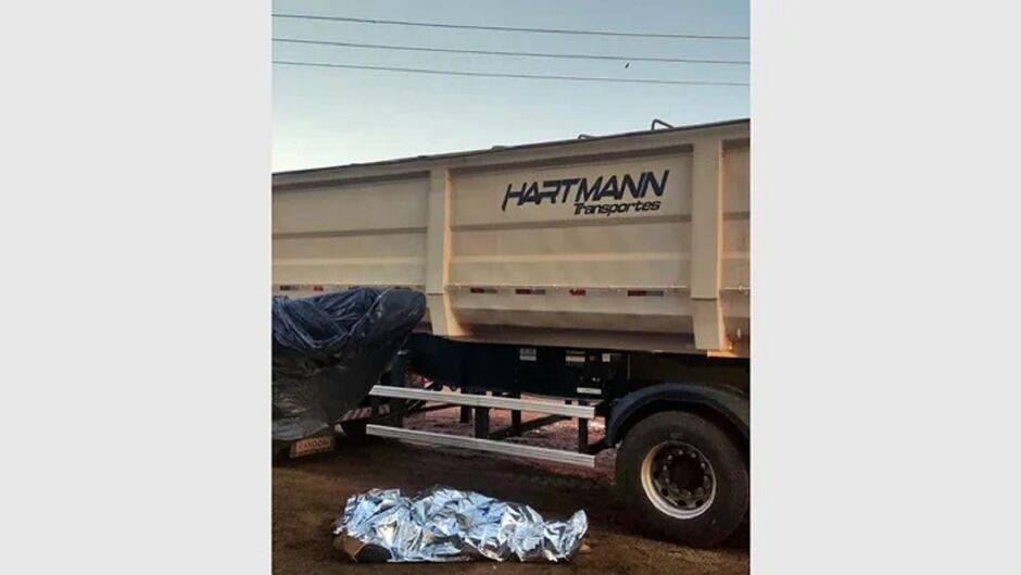 Motorista morre eletrocutado enquanto enlonava carreta em São Gabriel  