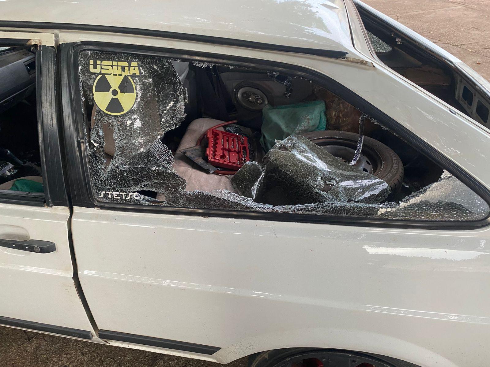 Mulher quebra carro nos “Predinhos” após descobrir que filha sofreu importunação sexual