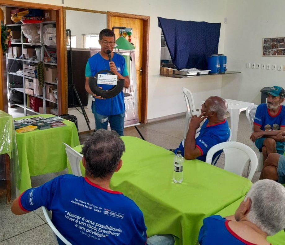 Setor de entomologia realiza palestras educativas no SCFV Tia Nega e na Fábrica Kidy Calçados