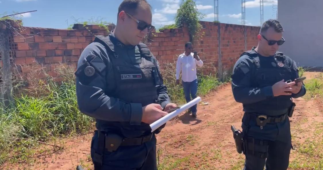 Corpo de homem desaparecido há três dias é encontrado ao lado de árvore em terreno baldio no bairro Jardim Carioca, em Três Lagoas Corpo de homem desaparecido há três dias é encontrado ao lado de árvore em terreno baldio no bairro Jardim Carioca, em Três Lagoas