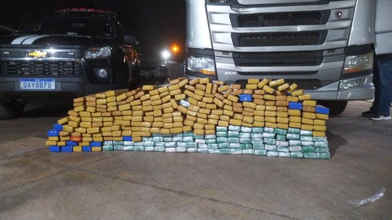 FICCO/MS apreende carreta carregada com drogas em Três Lagoas; uma pessoa foi presa 