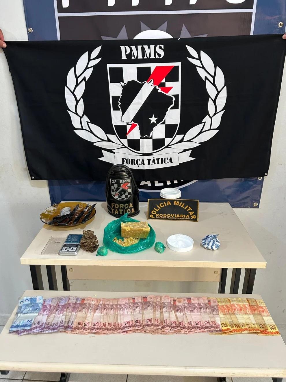 Homem que comprou drogas na Rodoviária de Três Lagoas é preso quando seguia para Inocência; vendedor também acaba detido