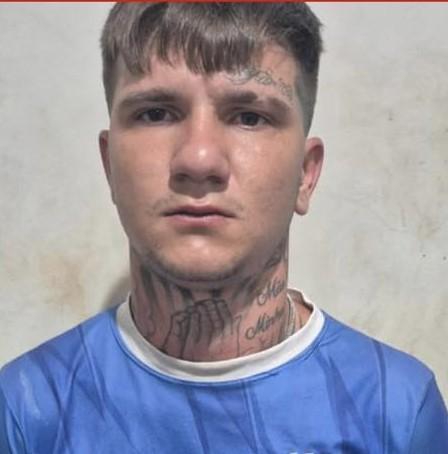 PM apresenta arma e drogas apreendidas após confronto que terminou com morte em Três Lagoas