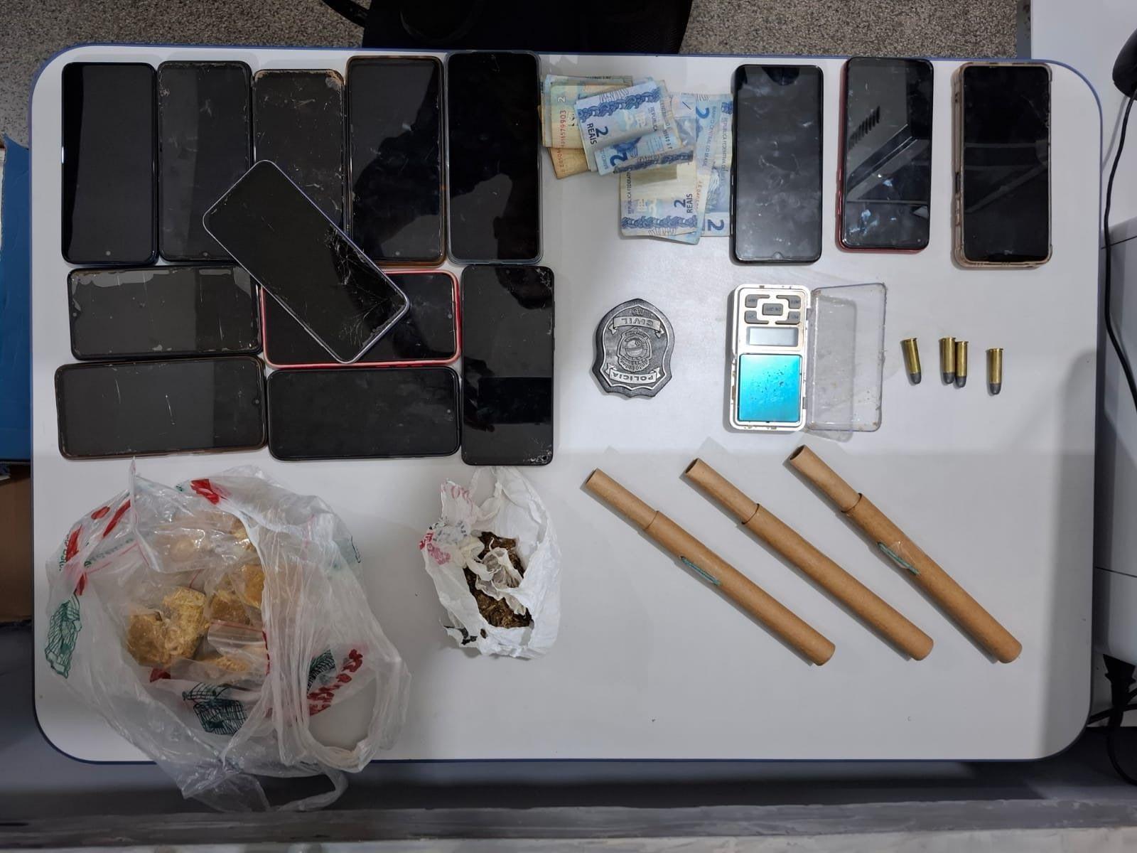 Operação desmantela ponto de drogas e termina com trio preso em flagrante